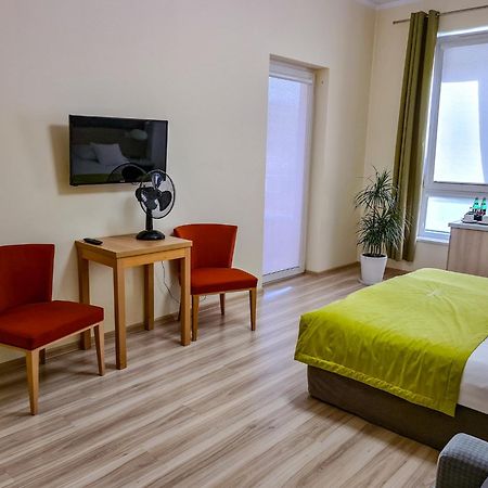 Antoninska Hotel & Apartamenty Leszno  Eksteriør bilde