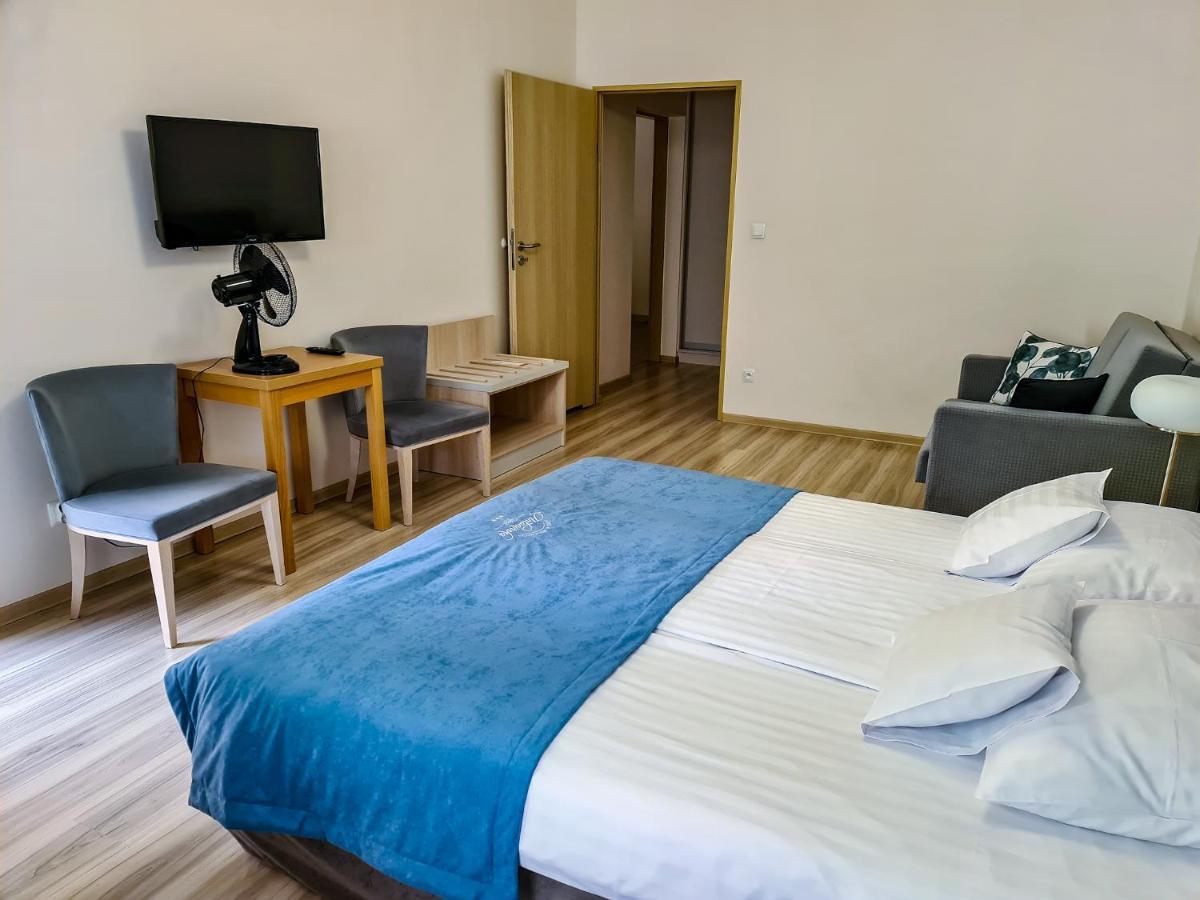 Antoninska Hotel & Apartamenty Leszno  Eksteriør bilde