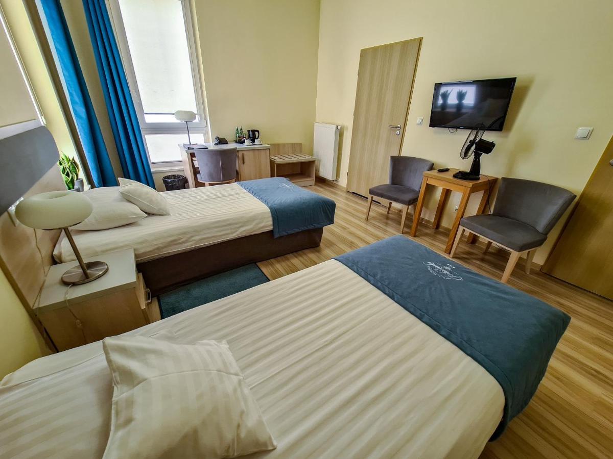 Antoninska Hotel & Apartamenty Leszno  Eksteriør bilde