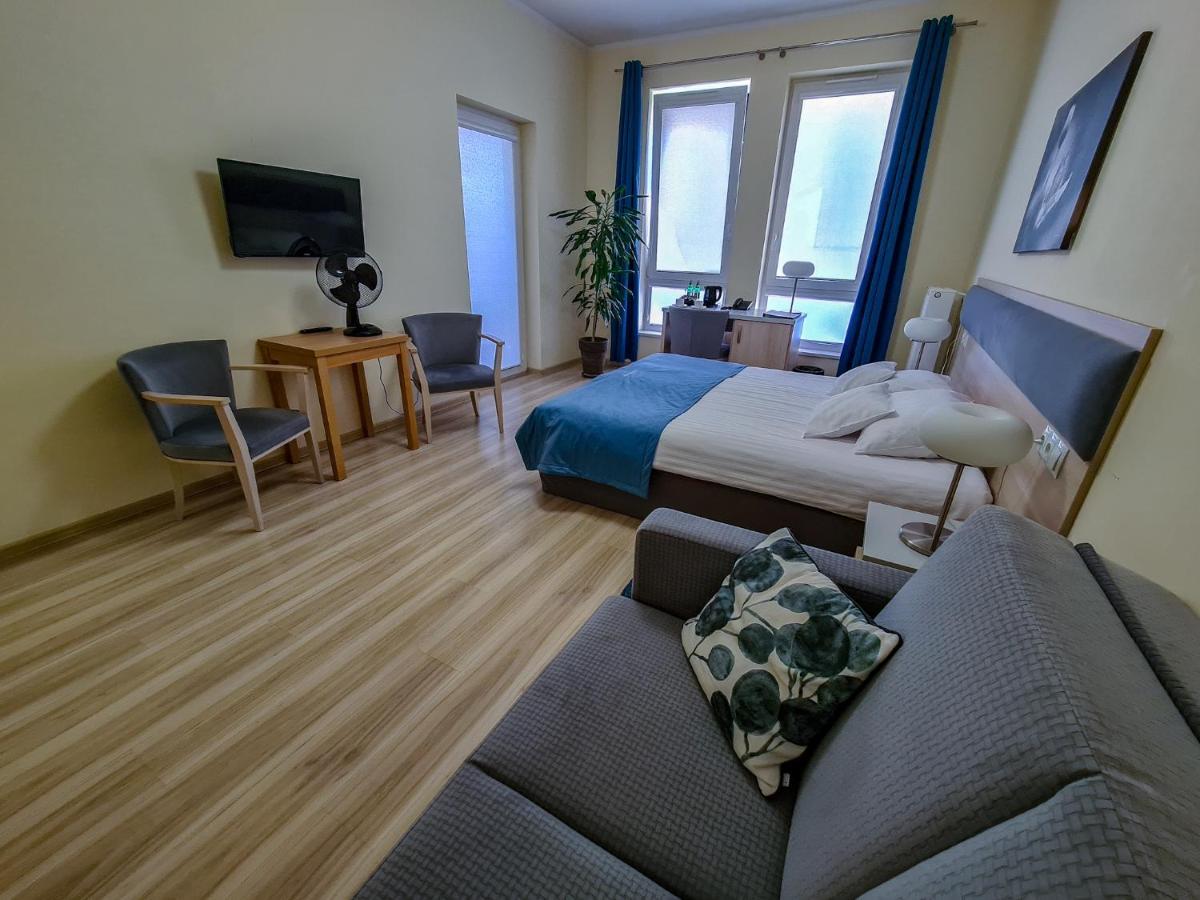Antoninska Hotel & Apartamenty Leszno  Eksteriør bilde