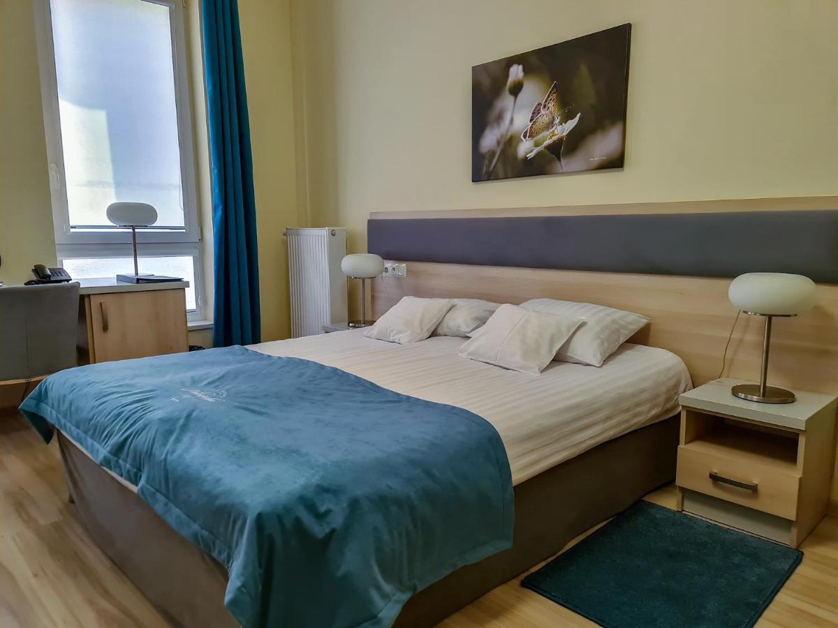 Antoninska Hotel & Apartamenty Leszno  Eksteriør bilde