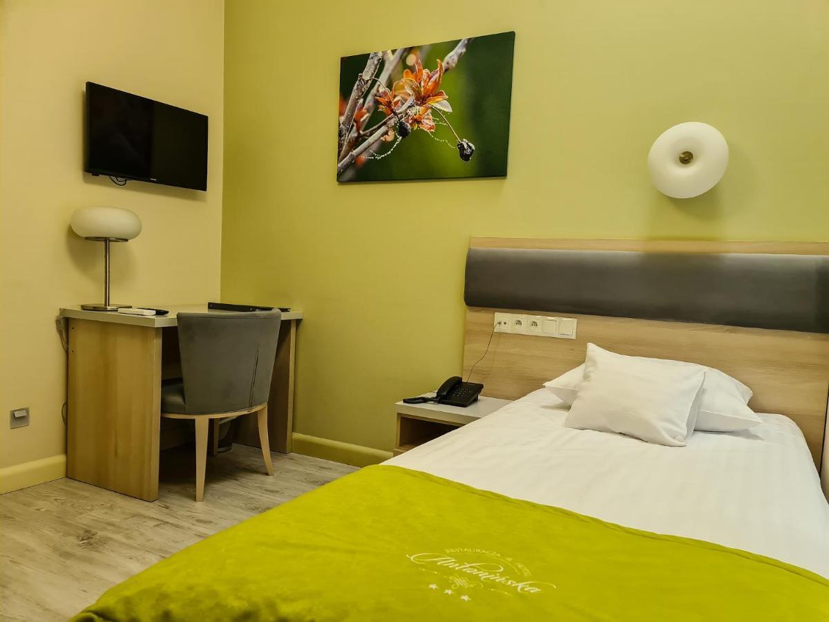 Antoninska Hotel & Apartamenty Leszno  Eksteriør bilde