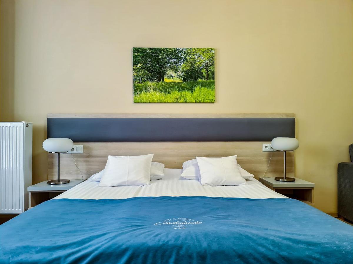 Antoninska Hotel & Apartamenty Leszno  Eksteriør bilde