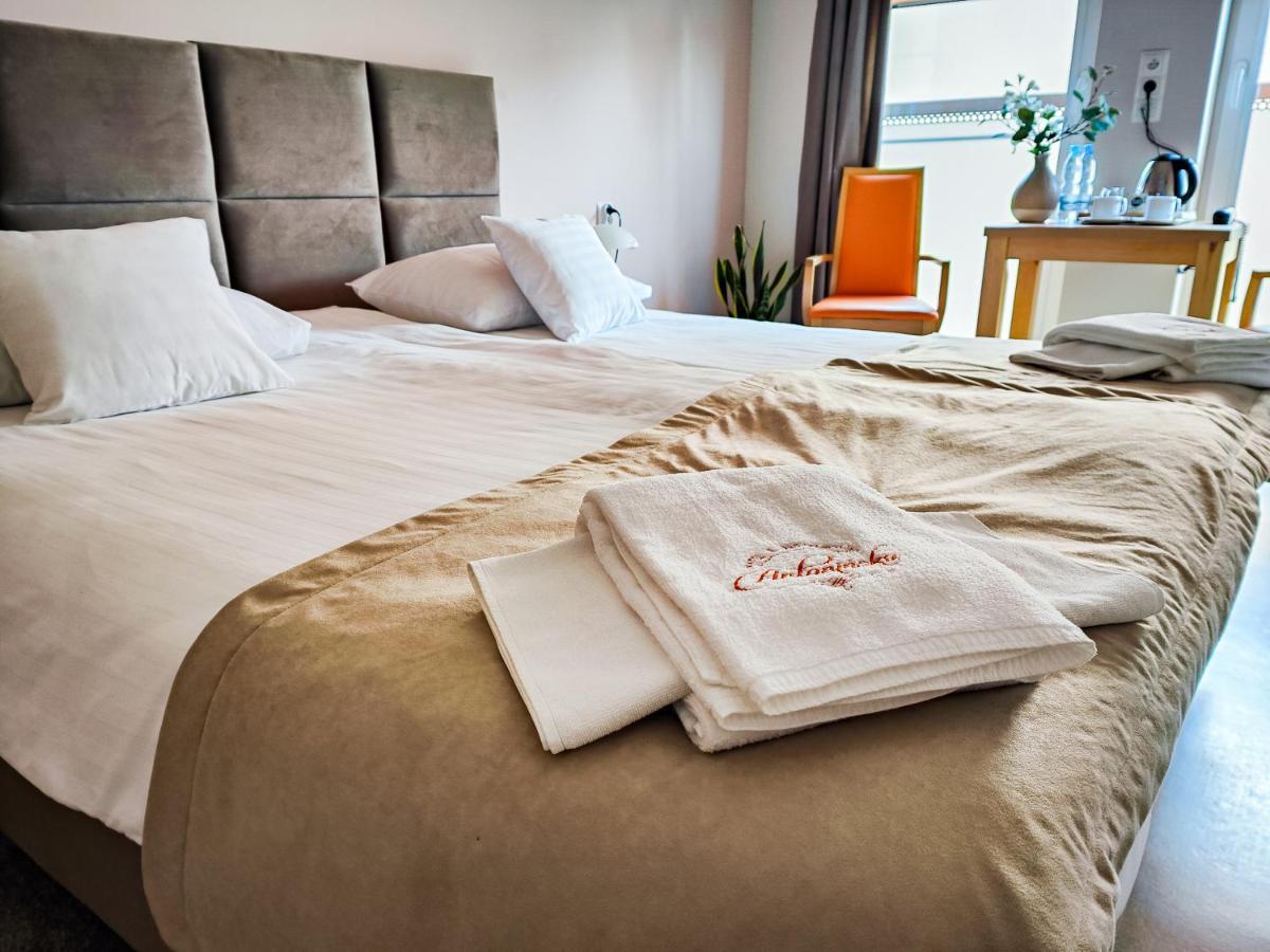 Antoninska Hotel & Apartamenty Leszno  Eksteriør bilde