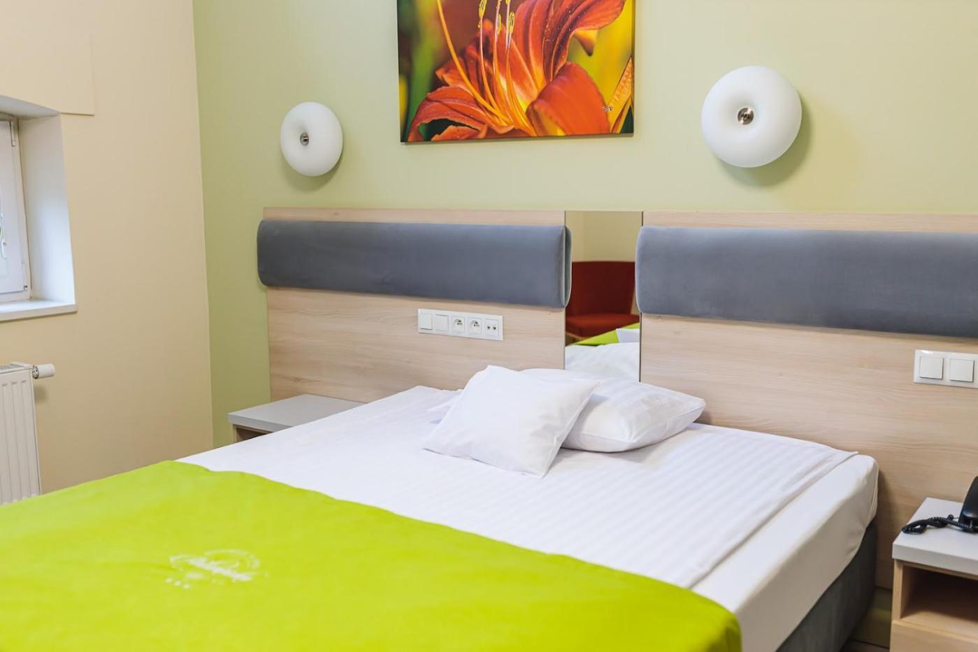 Antoninska Hotel & Apartamenty Leszno  Eksteriør bilde