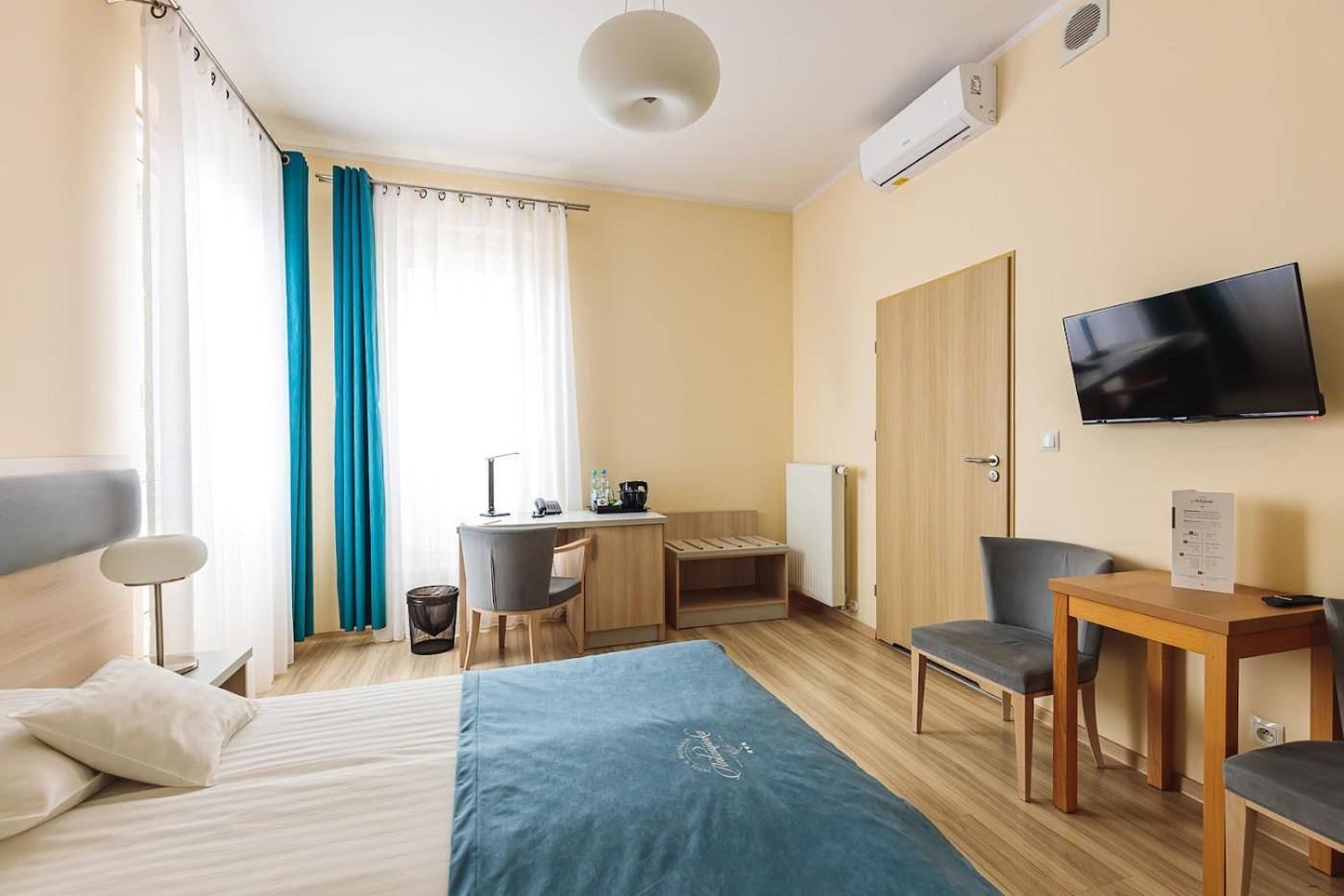 Antoninska Hotel & Apartamenty Leszno  Eksteriør bilde