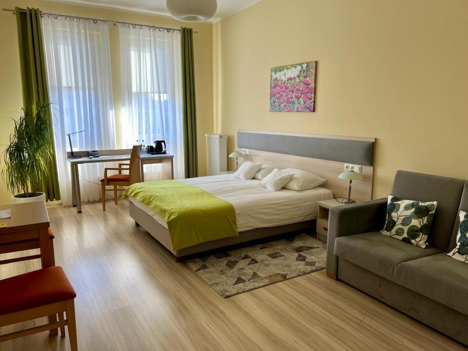 Antoninska Hotel & Apartamenty Leszno  Eksteriør bilde